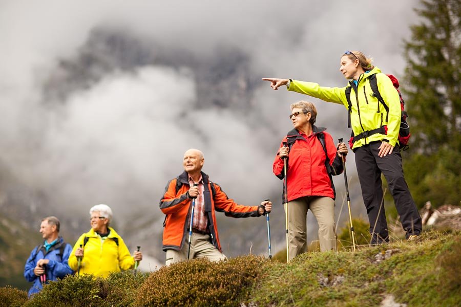 accompagnement de voyages, d'activités culturelles ou sportives